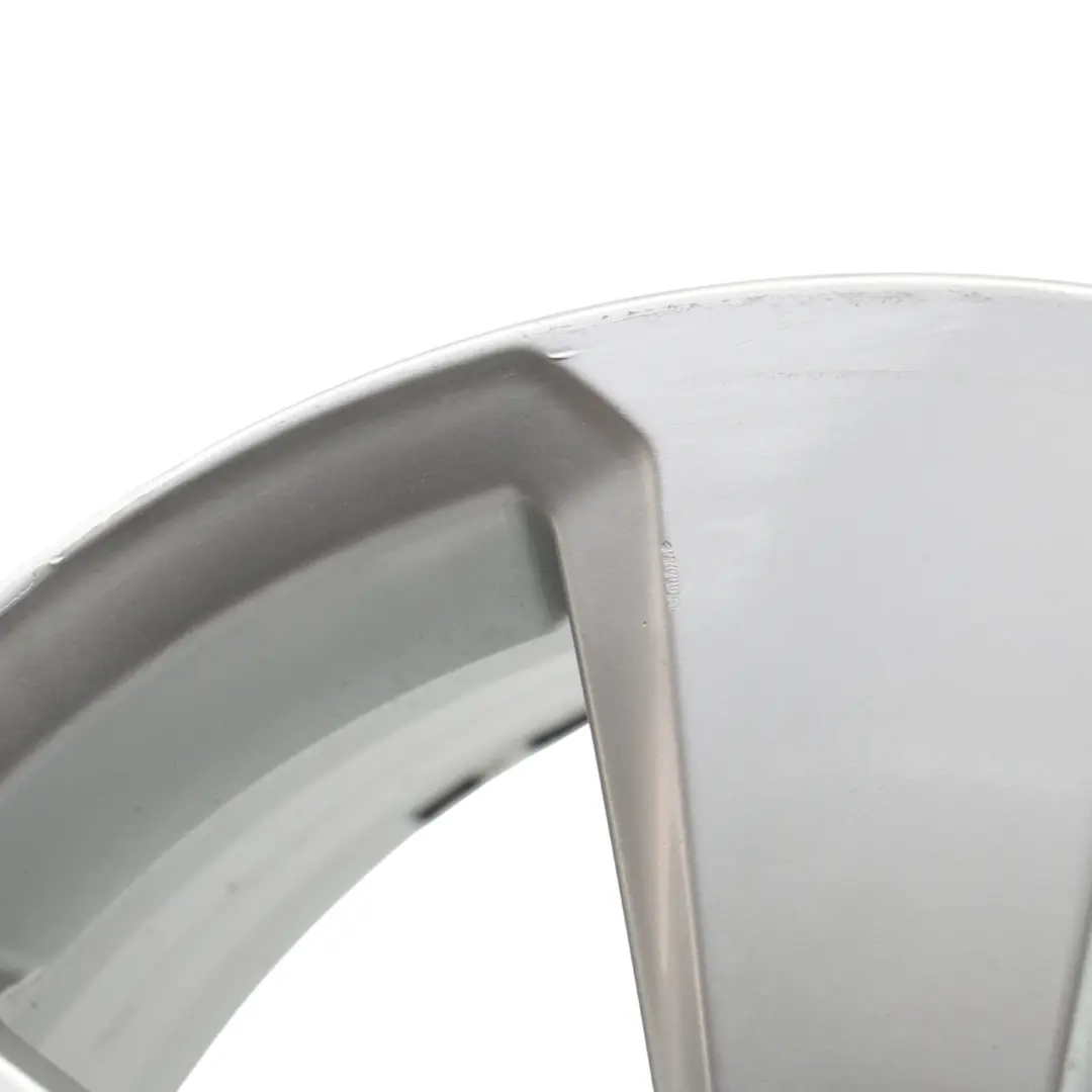 Felga Aluminiowa Srebrna 17" ET:51 7,5J do Audi A3 8V o numerze 8V0601025 Audi A3 8V Felga Aluminiowa Srebrna 17" ET:51 7,5J - SKU 8V0601025-5 - Numer Części 8V0601025