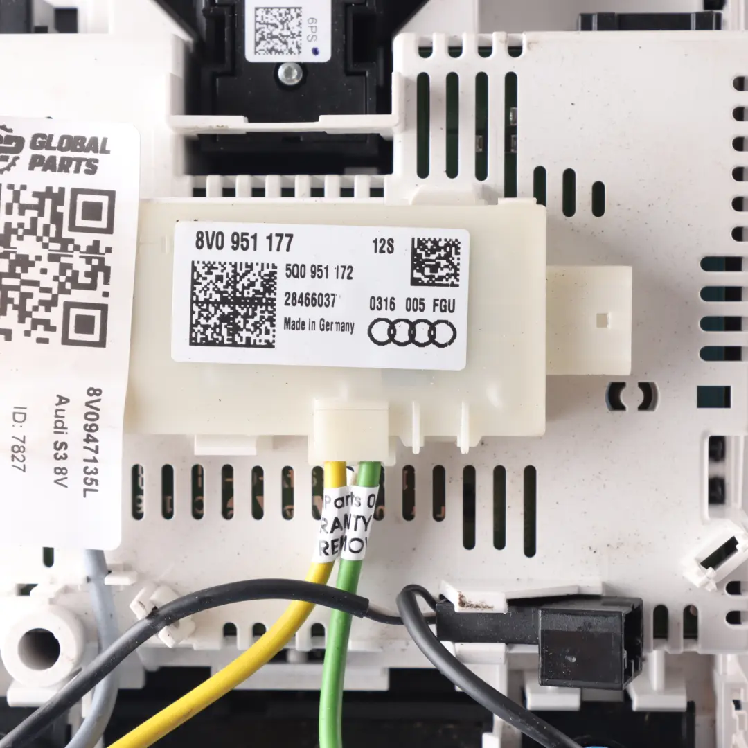 Front Interior Reading Light Lamp Headliner Roof to Audi S3 8V with Part number 8V0947135L Audi S3 8V Front Interior Reading Light Lamp Headliner Roof - SKU 8V0947135L - Part number 8V0947135L