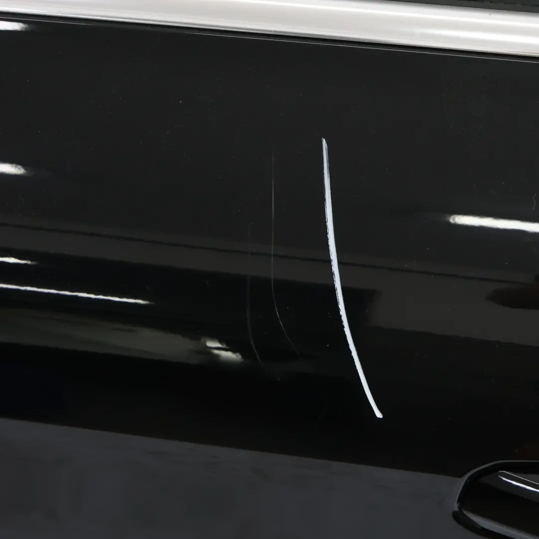 Hintertür Links Mythical Black Metallic - Y9T für Audi A4 B9 Avant mit Teilenummer 8W5833051D Audi A4 B9 Avant Hintertür Links Mythical Black Metallic - Y9T - SKU 8W5833051D-MYB - Teilenummer 8W5833051D