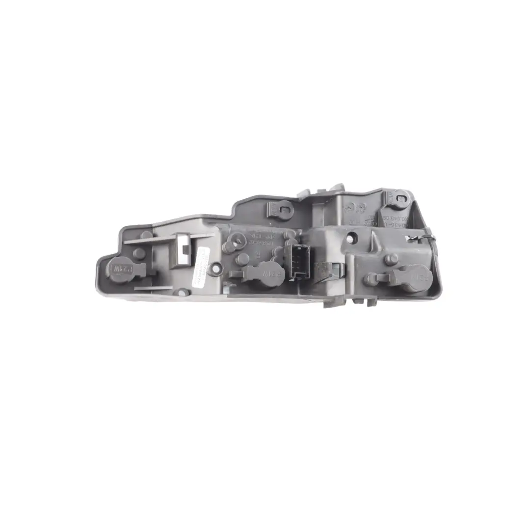 Supporto Portalampada Portellone Posteriore Destro per Audi A1 8X con numero di parte 8X0945258 Audi A1 8X Supporto Portalampada Portellone Posteriore Destro - SKU 8X0945258 - Numero di parte 8X0945258