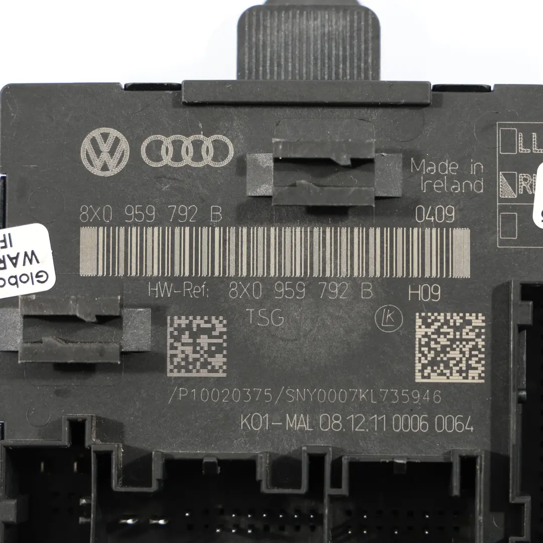 Moduł Sterownik Drzwi Przednich Strona Pasażera do Audi A1 8X o numerze 8X0959792B Audi A1 8X Moduł Sterownik Drzwi Przednich Strona Pasażera - SKU 8X0959792B - Numer Części 8X0959792B