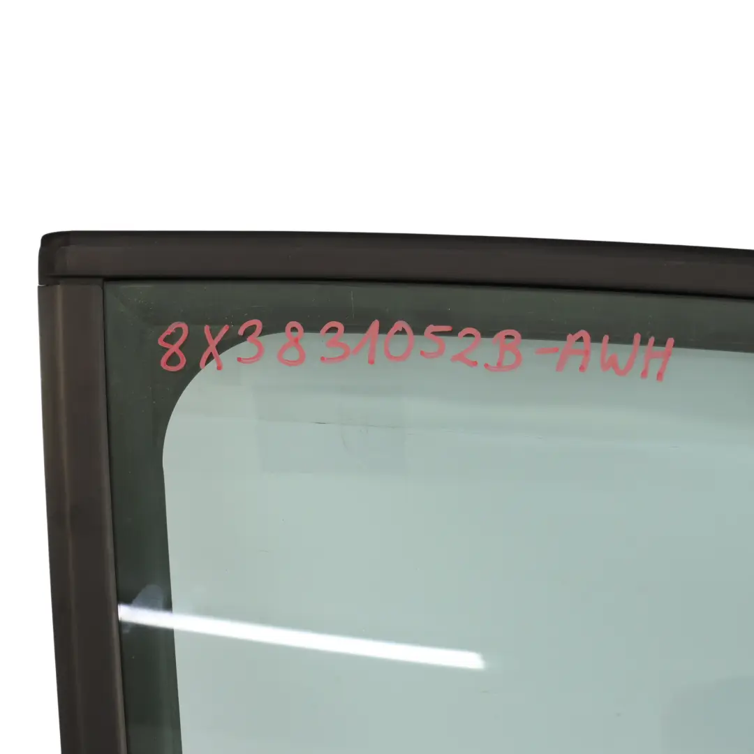 Tür Vorne Rechts Abdeckplatte Amalfi Weiss - Y9K für Audi A1 8X mit Teilenummer 8X3831052B Audi A1 8X Tür Vorne Rechts Abdeckplatte Amalfi Weiss - Y9K - SKU 8X3831052B-AWH - Teilenummer 8X3831052B