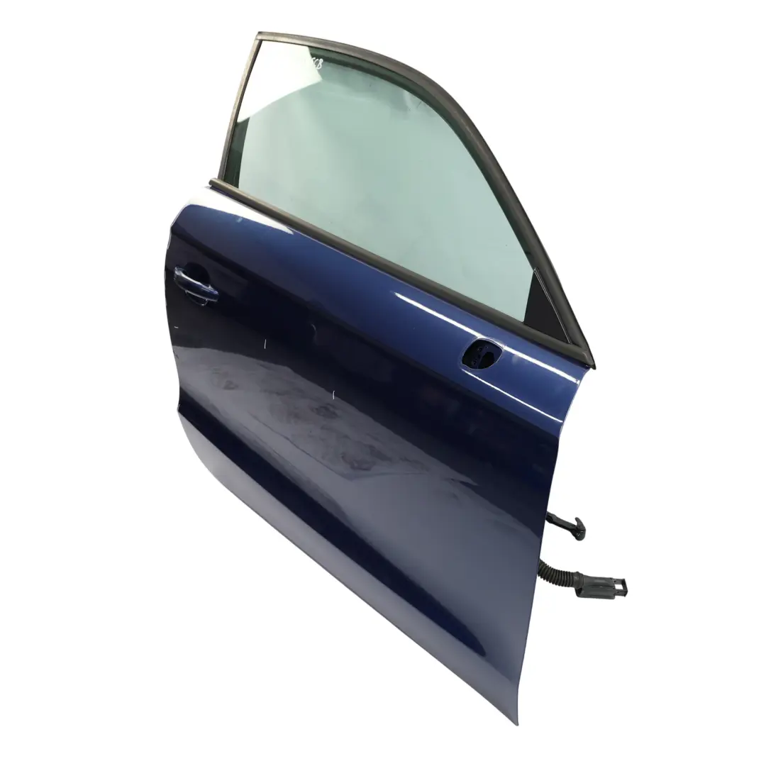 Tür Vorne Rechts 3-Türig Scuba Blau Metallic - X5Q für Audi A1 8X mit Teilenummer 8X3831052B Audi A1 8X Tür Vorne Rechts 3-Türig Scuba Blau Metallic - X5Q - SKU 8X3831052B-SCB - Teilenummer 8X3831052B