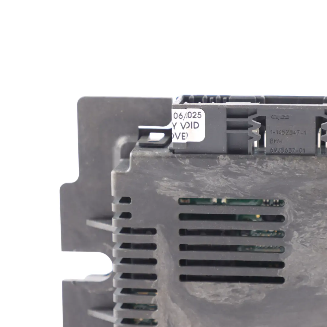 Footwell Light Control Unit Module Controller AHL FRM3R PL2 9175649 to BMW E81 with Part number 9240526 BMW E81 Footwell Light Control Unit Module Controller AHL FRM3R PL2 9175649 - SKU 9240526 - Part number 9240526