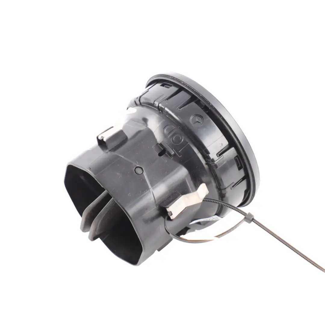 Garniture Buse Ventilation Tableau Bord Gauche pour Mercedes C117 AMG à propos du numéro de pièce A1178300554 Mercedes C117 AMG Garniture Buse Ventilation Tableau Bord Gauche - SKU A1178300554-1 - Numéro de pièce A1178300554