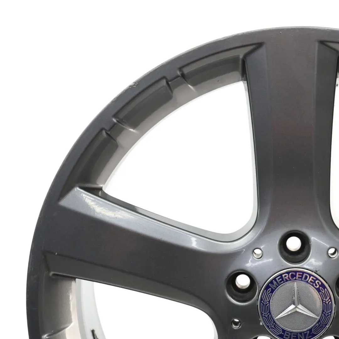 Jante en alliage gris 20" 8,5J ET:56 pour Mercedes ML W164 à propos du numéro de pièce A1644011102 Mercedes ML W164 Jante en alliage gris 20" 8,5J ET:56 - SKU A1644011102-1 - Numéro de pièce A1644011102