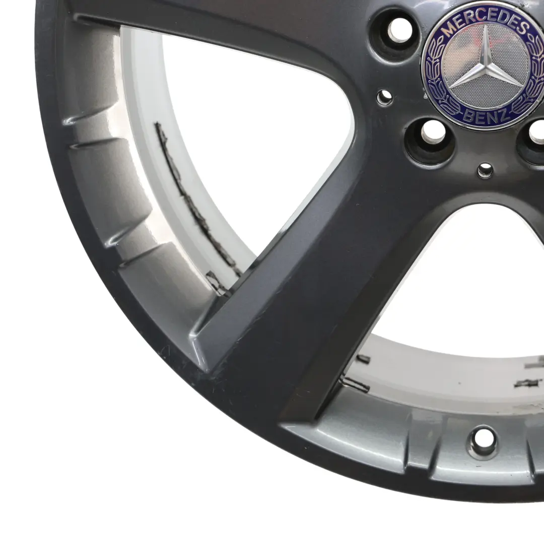 Jante en alliage gris 20" 8,5J ET:56 pour Mercedes ML W164 à propos du numéro de pièce A1644011102 Mercedes ML W164 Jante en alliage gris 20" 8,5J ET:56 - SKU A1644011102-1 - Numéro de pièce A1644011102