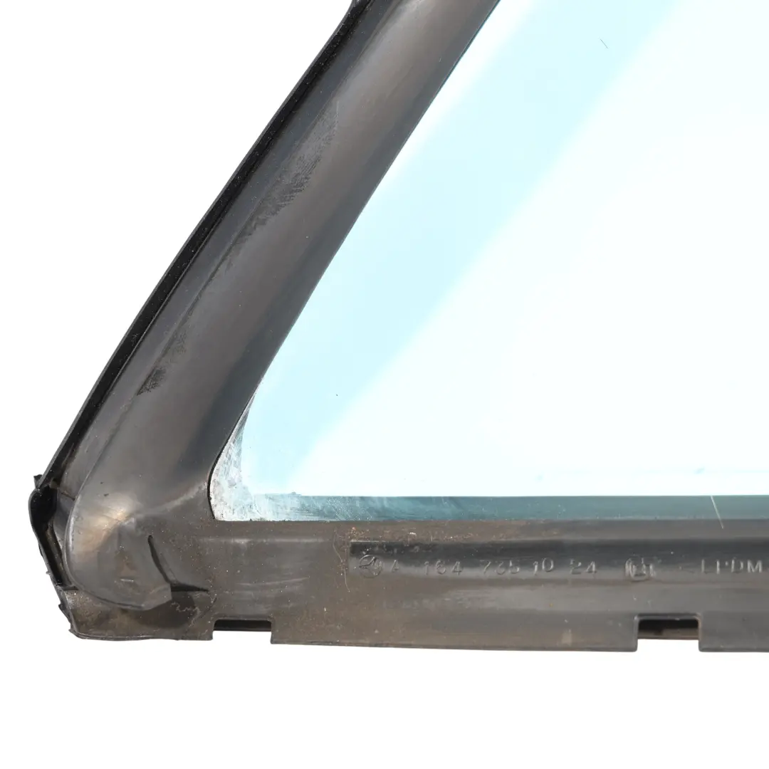 Cristal Trasero Derecho Puerta Triángulo Azul AS2 para Mercedes W164 con número de pieza A1647302455 Mercedes W164 Cristal Trasero Derecho Puerta Triángulo Azul AS2 - SKU A1647302455 - Número de pieza A1647302455