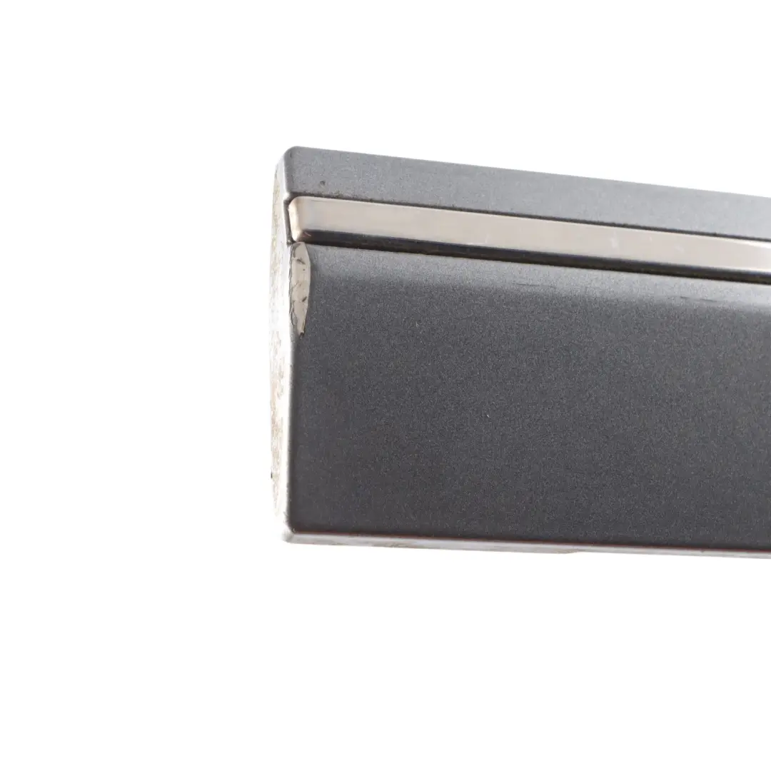 Bande Garniture Porte Arrière Gauche N/S Mountain Grau Gris - 787 pour Mercedes W245 à propos du numéro de pièce A1696903562 Mercedes W245 Bande Garniture Porte Arrière Gauche N/S Mountain Grau Gris - 787 - SKU A1696903562-MG - Numéro de pièce A1696903562