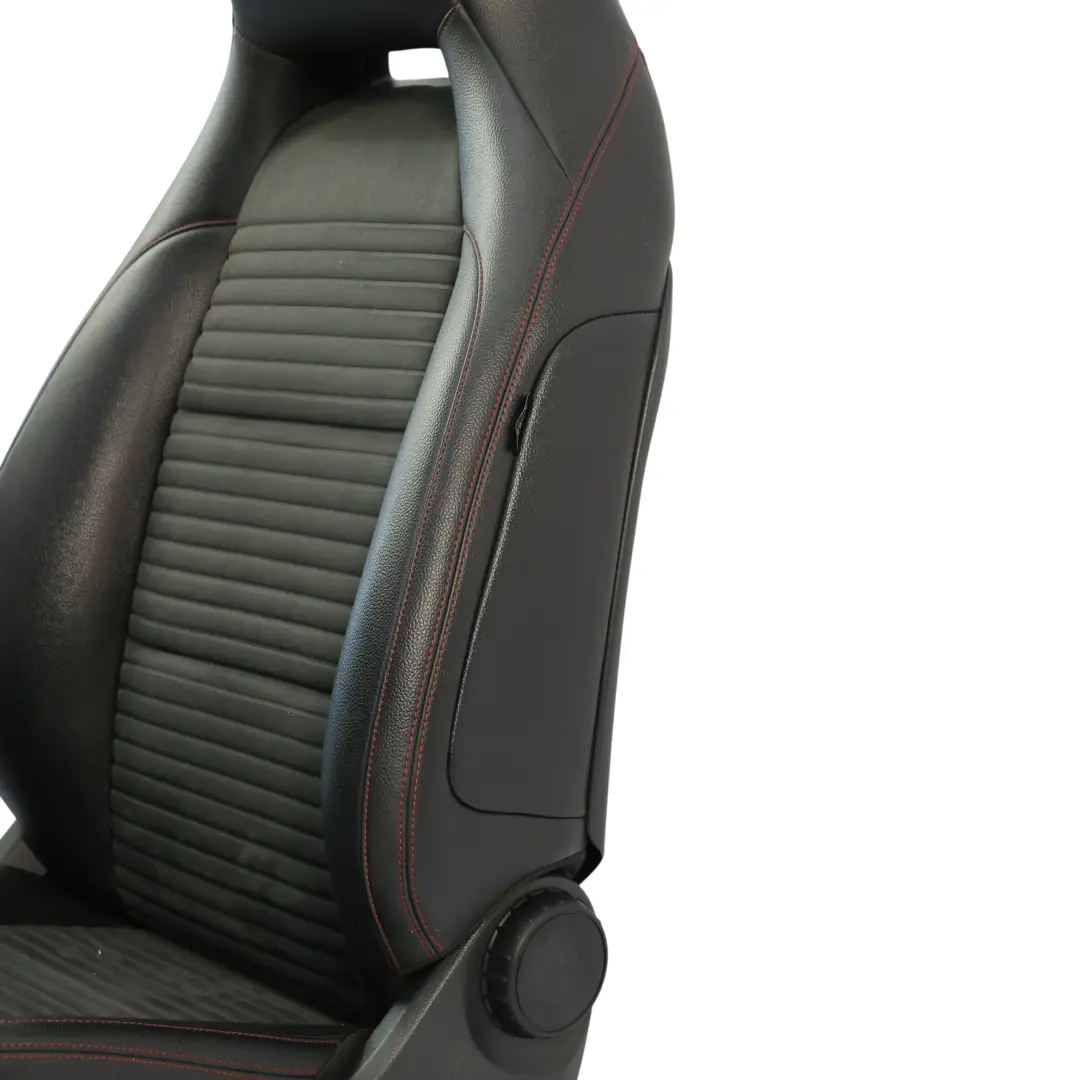 Fotel przedni Mercedes W176 Sport Lewy Tkanina Skóra Czerwone Nici do o numerze A1769106307 Fotel przedni Mercedes W176 Sport Lewy Tkanina Skóra Czerwone Nici - SKU A1769106307 - Numer Części A1769106307