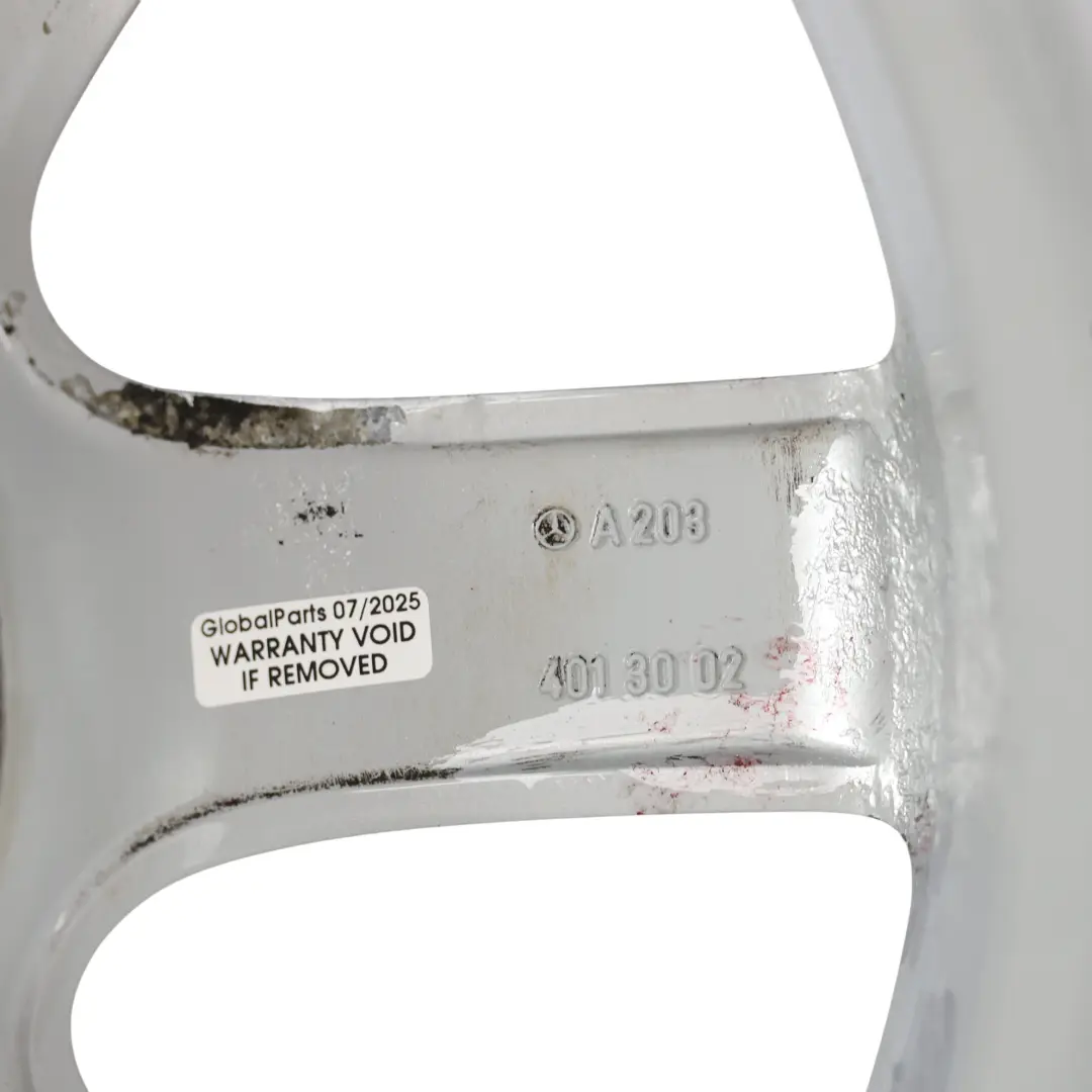 Llanta De Aleación De 7 Radios De Plata 16" ET: 31 7J para Mercedes W203 con número de pieza A2034013002 Mercedes W203 Llanta De Aleación De 7 Radios De Plata 16" ET: 31 7J - SKU A2034013002-2 - Número de pieza A2034013002