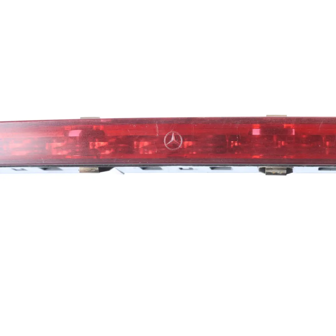 Arrière Feu stop troisième feu de freinage pour Mercedes W203 Saloon à propos du numéro de pièce A2038201456 Mercedes W203 Saloon Arrière Feu stop troisième feu de freinage - SKU A2038201456-1 - Numéro de pièce A2038201456