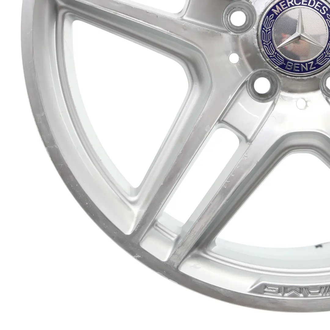 Jante arrière en alliage argenté 18" 8,5J ET:54 pour Mercedes W204 AMG à propos du numéro de pièce A2044014202 Mercedes W204 AMG Jante arrière en alliage argenté 18" 8,5J ET:54 - SKU A2044014202 - Numéro de pièce A2044014202