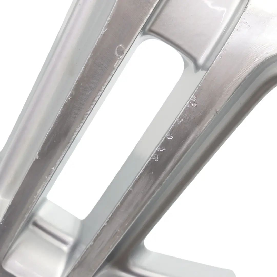 Cerchio posteriore in lega argento 18" 8,5J ET:54 per Mercedes W204 AMG con numero di parte A2044014202 Mercedes W204 AMG Cerchio posteriore in lega argento 18" 8,5J ET:54 - SKU A2044014202 - Numero di parte A2044014202