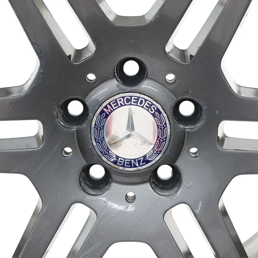 Jante arrière en alliage gris 17" ET:58 8,5J pour Mercedes W204 AMG à propos du numéro de pièce A2044014602 Mercedes W204 AMG Jante arrière en alliage gris 17" ET:58 8,5J - SKU A2044014602-7 - Numéro de pièce A2044014602
