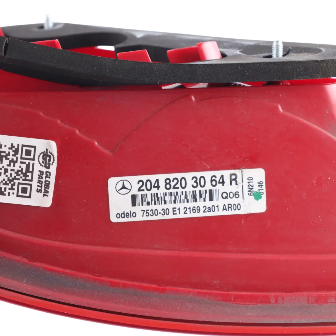 Sedán Luz Trasera Derecha Ahumada para Mercedes W204 con número de pieza A2048203064 Mercedes W204 Sedán Luz Trasera Derecha Ahumada - SKU A2048203064-2 - Número de pieza A2048203064