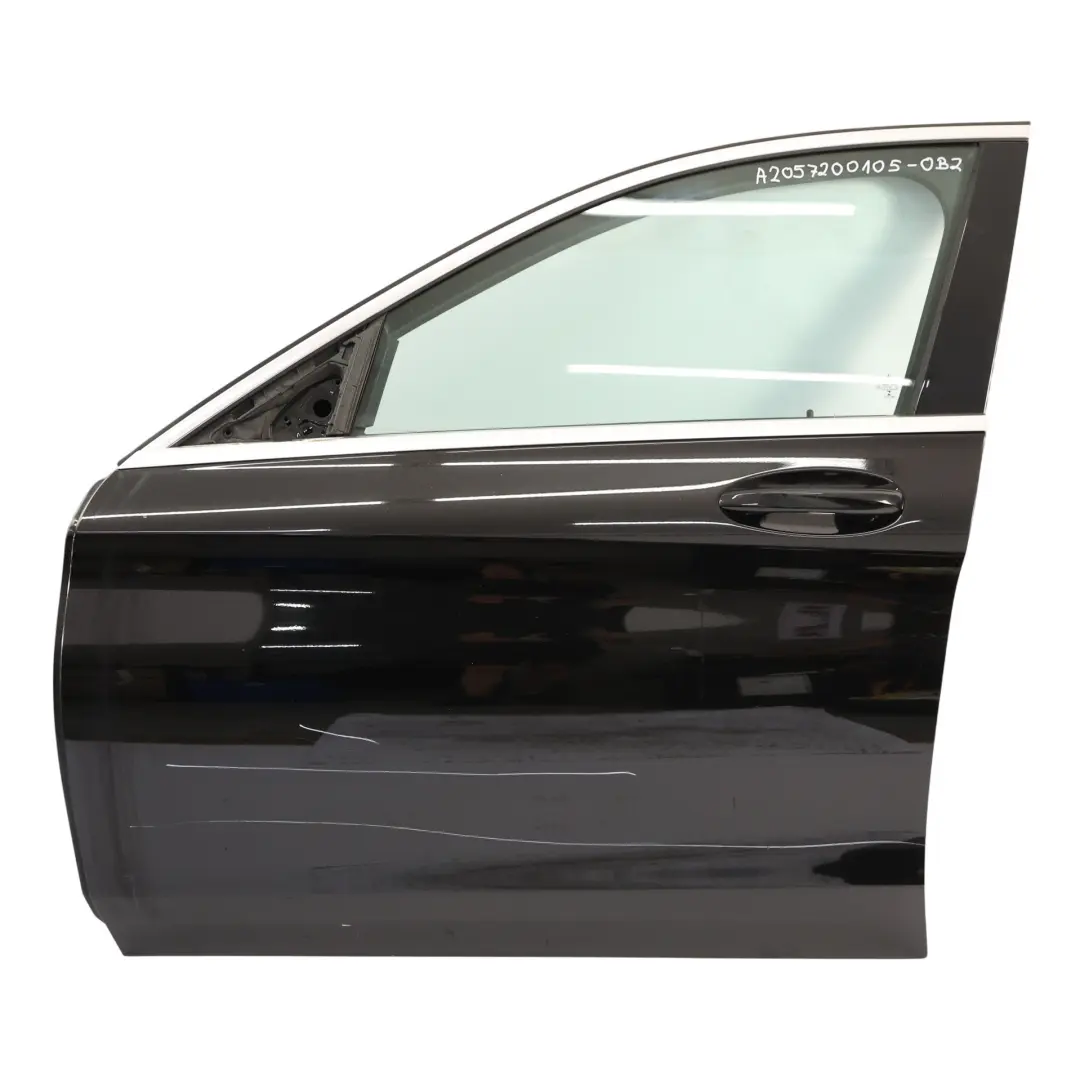 Tür Vorne Links Obsidianschwarz Metallic - 197 für Mercedes W205 mit Teilenummer A2057200105 Mercedes W205 Tür Vorne Links Obsidianschwarz Metallic - 197 - SKU A2057200105-OB2 - Teilenummer A2057200105