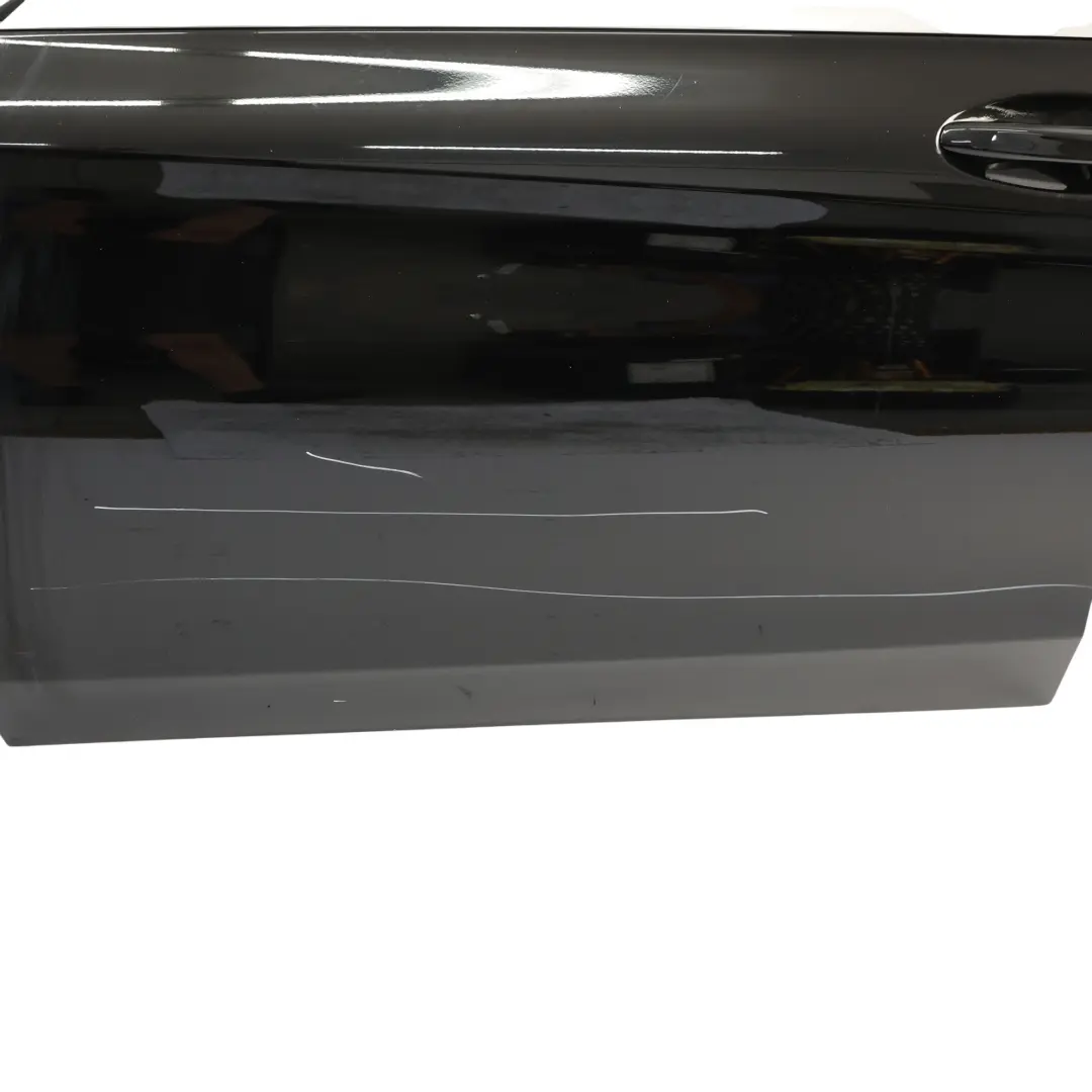 Tür Vorne Links Obsidianschwarz Metallic - 197 für Mercedes W205 mit Teilenummer A2057200105 Mercedes W205 Tür Vorne Links Obsidianschwarz Metallic - 197 - SKU A2057200105-OB2 - Teilenummer A2057200105