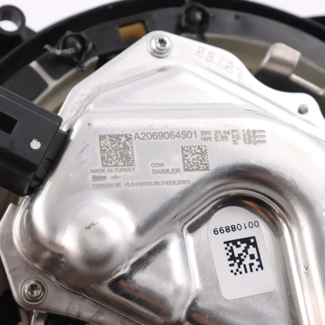 Heater Blower Fan Motor Actuator Unit 400W to Mercedes W206 with Part number A2069064501 Mercedes W206 Heater Blower Fan Motor Actuator Unit 400W - SKU RHD-A2069064501 - Part number A2069064501