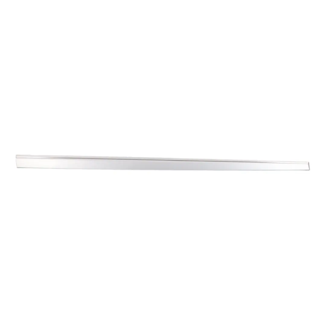 Modanatura Porta Anteriore Destra Argento Iridio 775 per Mercedes C209 con numero di parte A2096901282 Mercedes C209 Modanatura Porta Anteriore Destra Argento Iridio 775 - SKU A2096901282-IRS - Numero di parte A2096901282