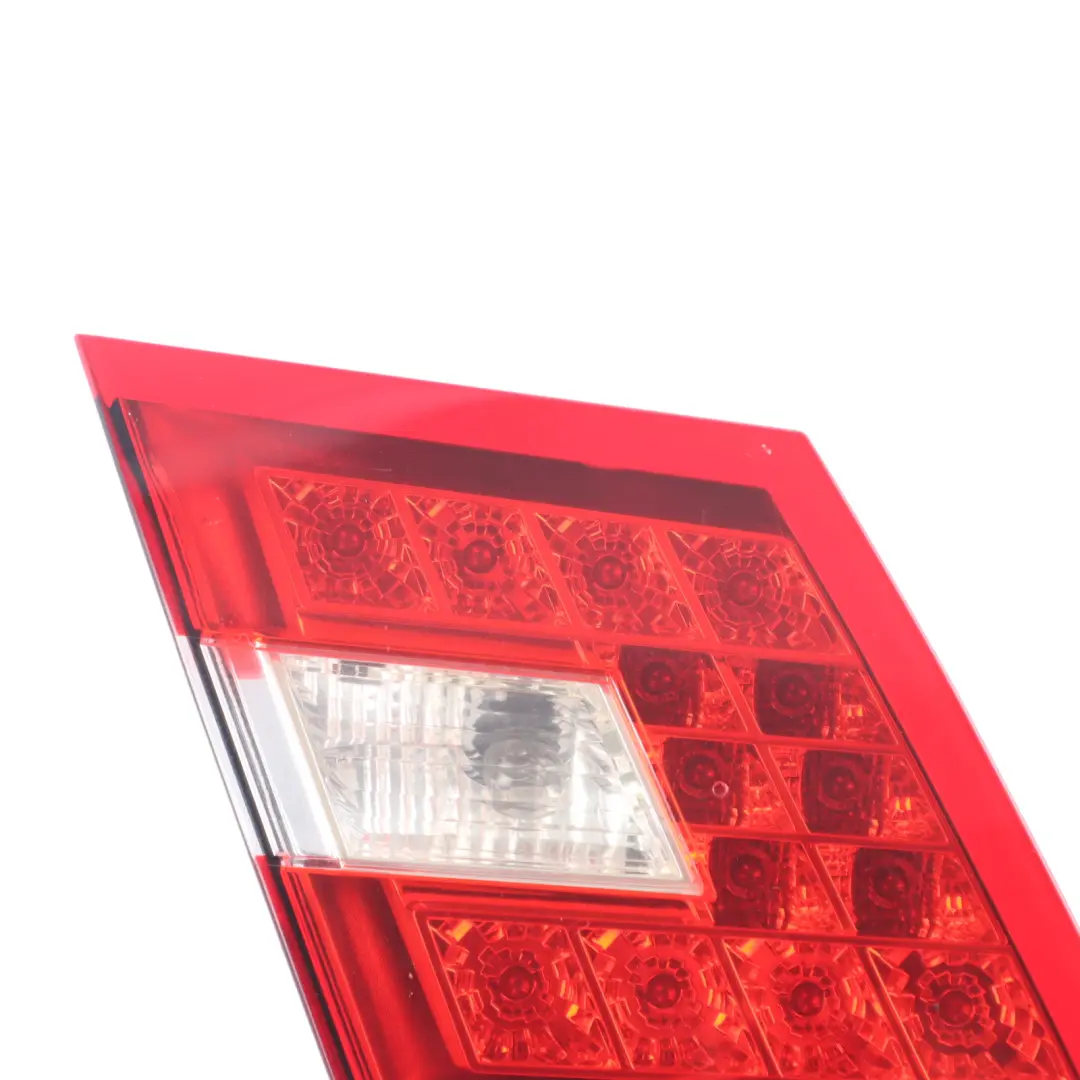 Lampe Hayon Intérieure Coffre Arrière Gauche pour Mercedes W212 Saloon à propos du numéro de pièce A2128200764 Mercedes W212 Saloon Lampe Hayon Intérieure Coffre Arrière Gauche - SKU A2128200764 - Numéro de pièce A2128200764