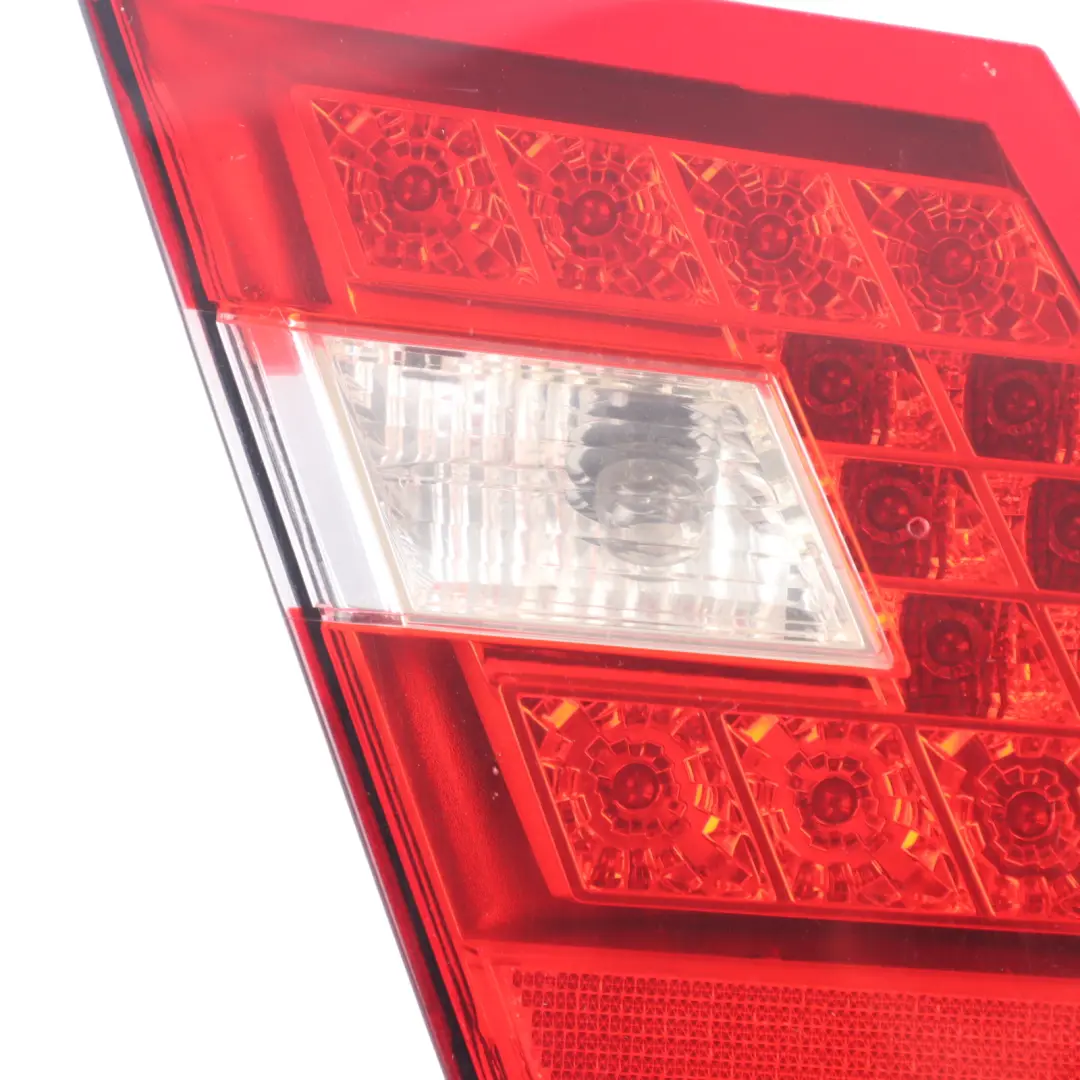 Luz Trasera Maletero Trasera Izquierda para Mercedes W212 Berlina con número de pieza A2128200764 Mercedes W212 Berlina Luz Trasera Maletero Trasera Izquierda - SKU A2128200764 - Número de pieza A2128200764