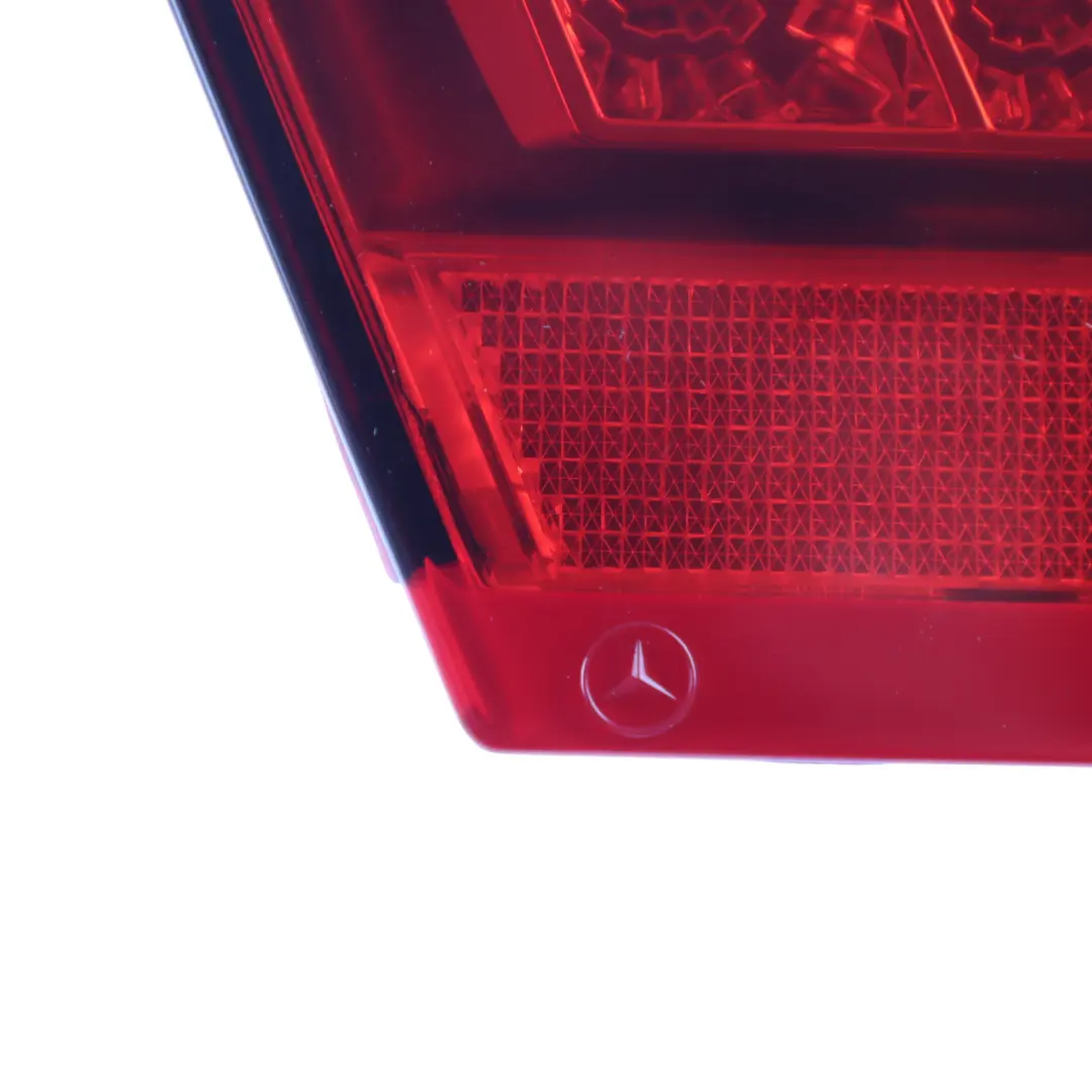 Mercedes W212 Berlina Luz Trasera Maletero Trasera Izquierda - SKU A2128200764 - Número de pieza A2128200764