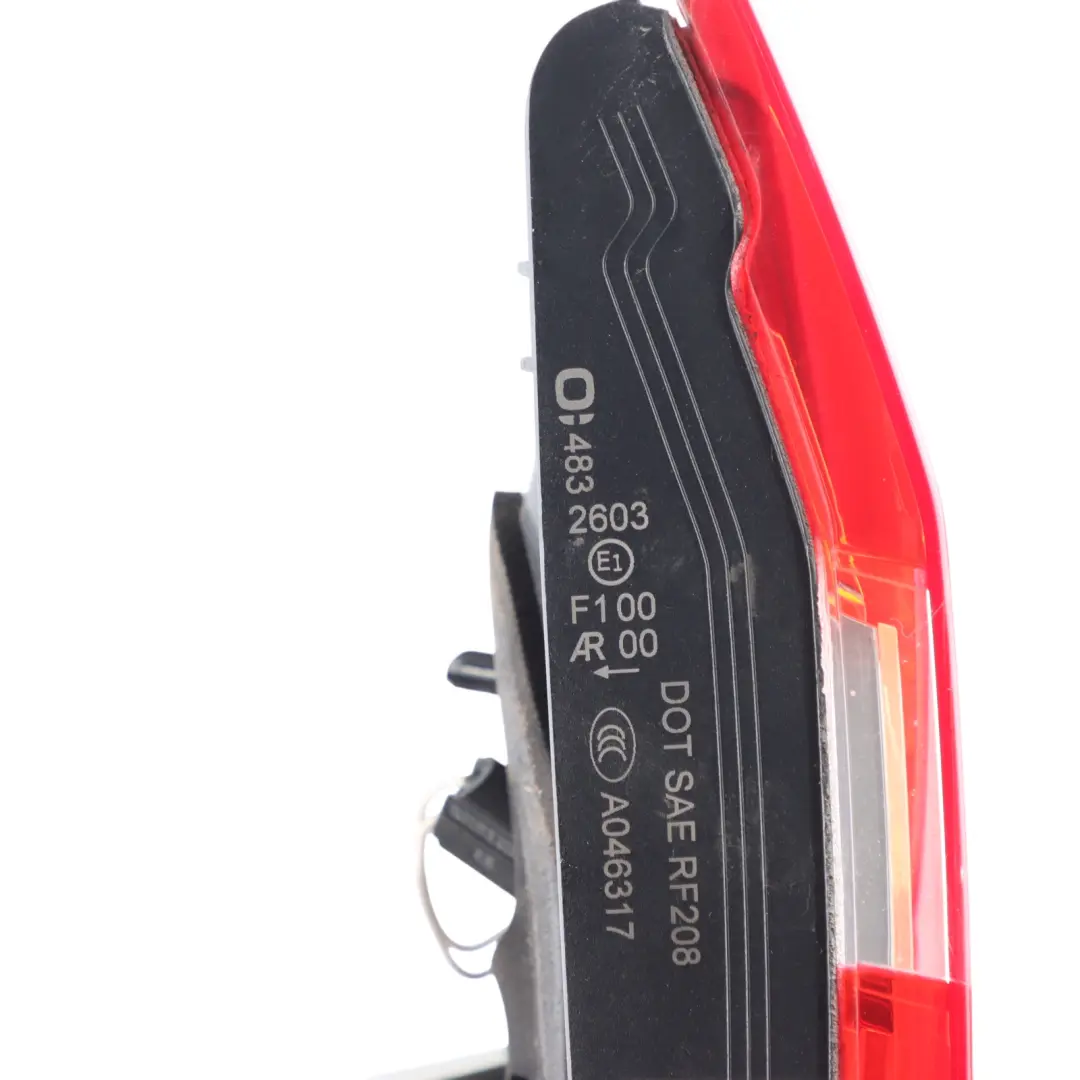 Lampe Hayon Intérieure Coffre Arrière Gauche pour Mercedes W212 Saloon à propos du numéro de pièce A2128200764 Mercedes W212 Saloon Lampe Hayon Intérieure Coffre Arrière Gauche - SKU A2128200764 - Numéro de pièce A2128200764