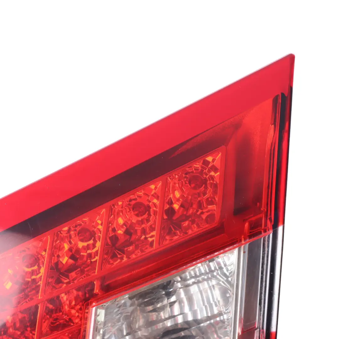 Mercedes W212 Sedan Lampa W Klapę Bagażnika Tylna Prawa - SKU A2128200864 - Numer Części A2128200864