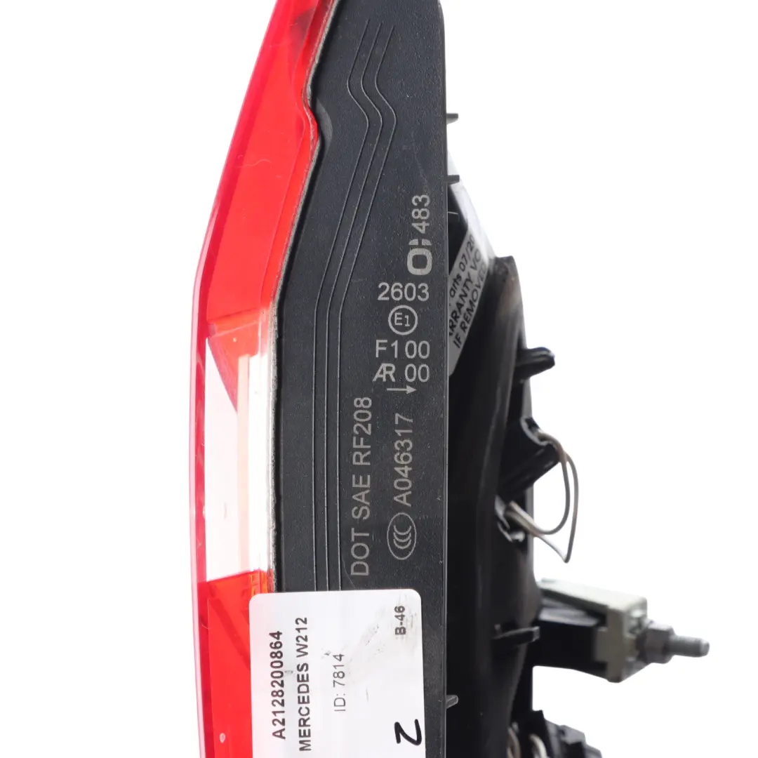 Luz Interior Del Maletero Trasera Derecha para Mercedes W212 Berlina con número de pieza A2128200864 Mercedes W212 Berlina Luz Interior Del Maletero Trasera Derecha - SKU A2128200864 - Número de pieza A2128200864