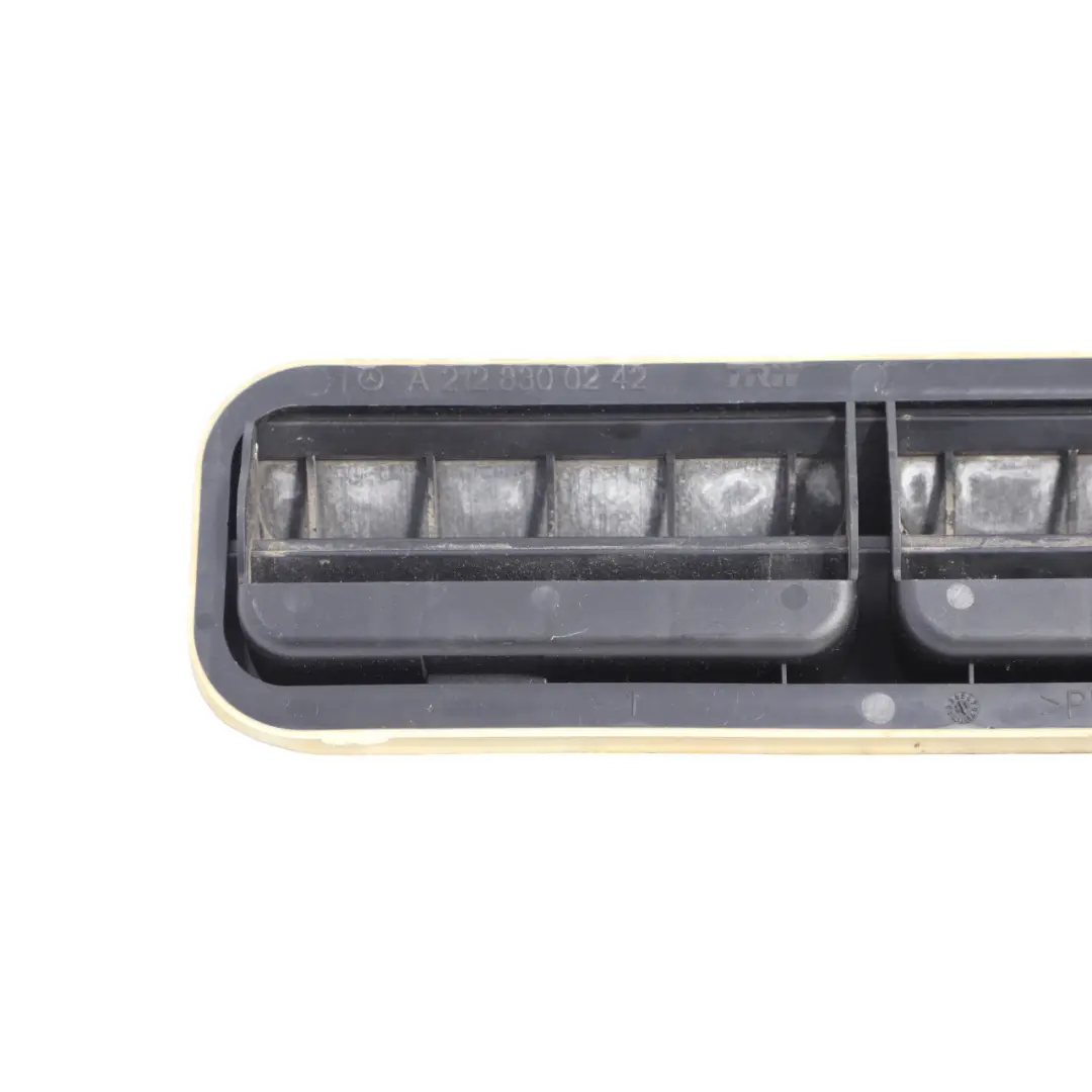 Lüftungsgitter Entlüfter Stoßstange Hinten für Mercedes W204 W212 C207 mit Teilenummer A2128300242 Mercedes W204 W212 C207 Lüftungsgitter Entlüfter Stoßstange Hinten - SKU A2128300242 - Teilenummer A2128300242