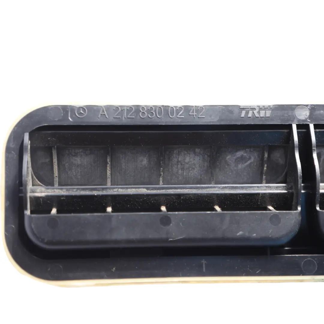 Griglia Di Aerazione Paraurti Posteriore per Mercedes W204 W212 C207 con numero di parte A2128300242 Mercedes W204 W212 C207 Griglia Di Aerazione Paraurti Posteriore - SKU A2128300242 - Numero di parte A2128300242