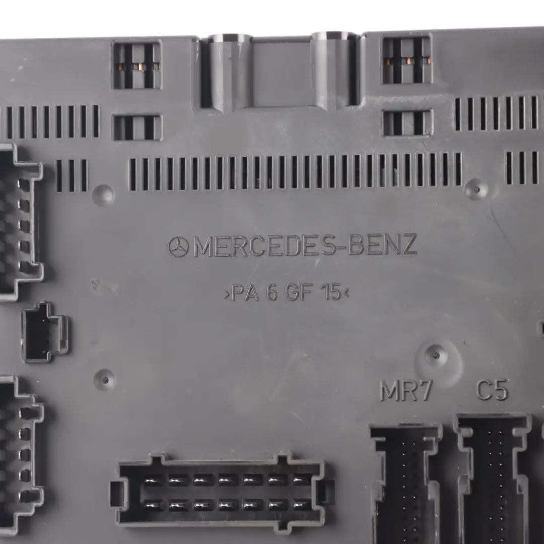 Front Fuse Box Unit to Mercedes W221 with Part number A2215404550 Mercedes W221 Front Fuse Box Unit - SKU A2215404550 - Part number A2215404550