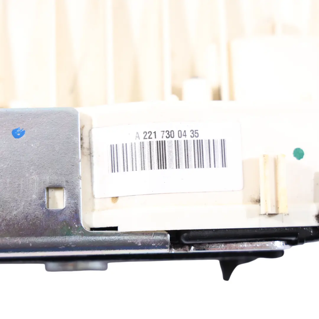Mercedes W221 Serrure De Porte Arrière Droite Côté Conducteur - SKU A2217300435 - Numéro de pièce A2217300435