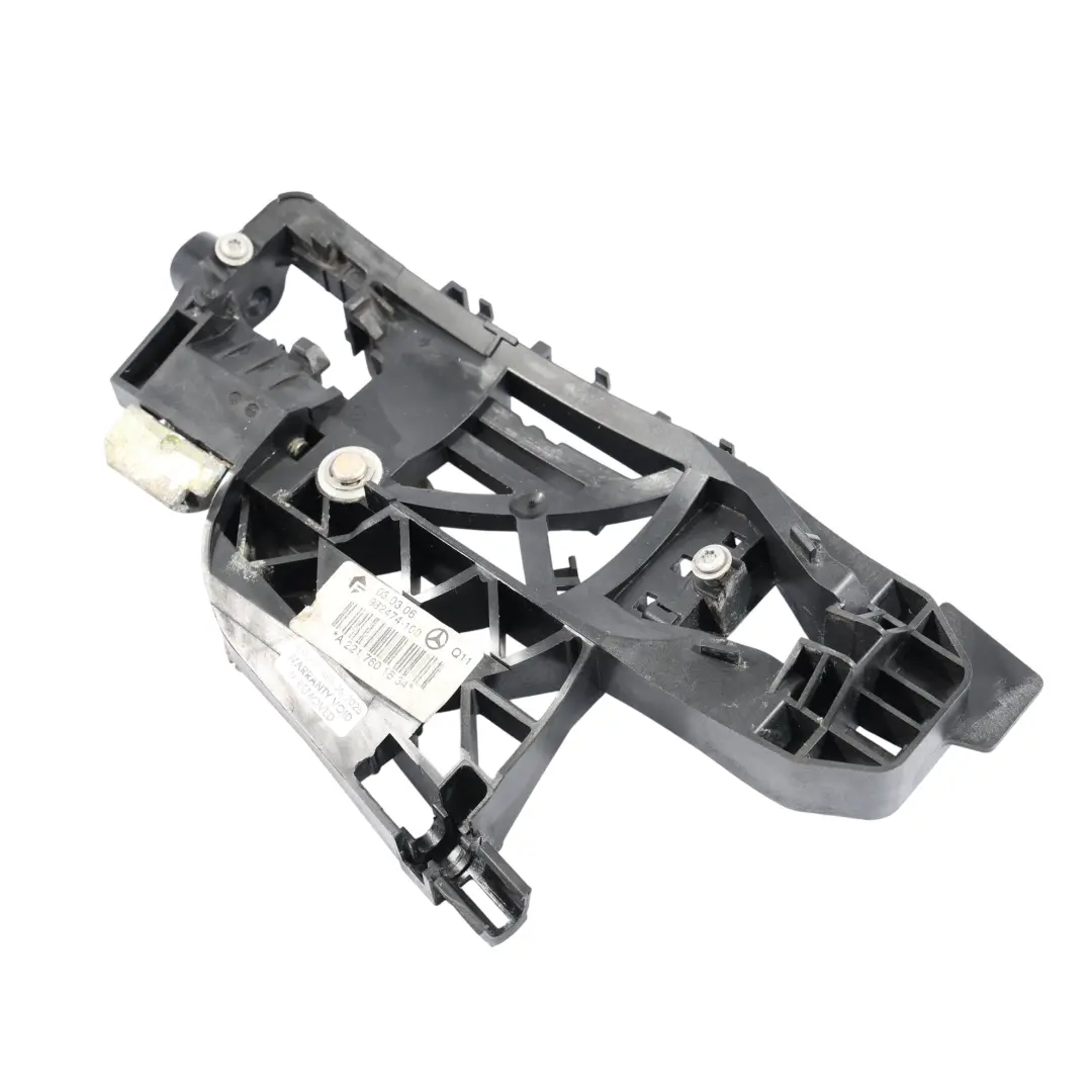 Soporte Agarre Base Puerta Exterior Trasera Derecha para Mercedes W221 con número de pieza A2217601634 Mercedes W221 Soporte Agarre Base Puerta Exterior Trasera Derecha - SKU A2217601634 - Número de pieza A2217601634