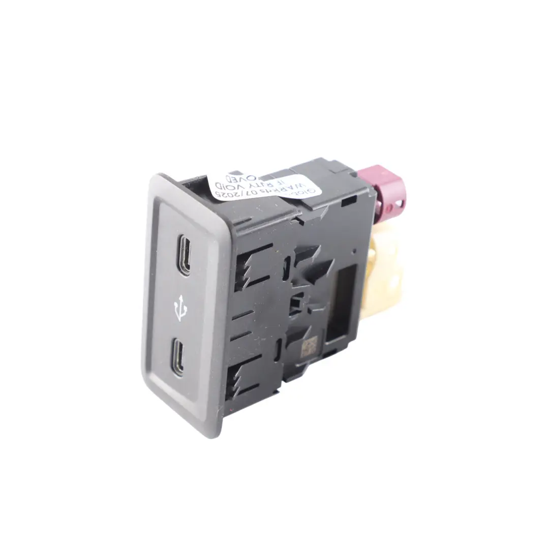 USB Port Type-C Socket Plug Input Connection to Mercedes W206 with Part number A2238204303 Mercedes W206 USB Port Type-C Socket Plug Input Connection - SKU A2238204303 - Part number A2238204303