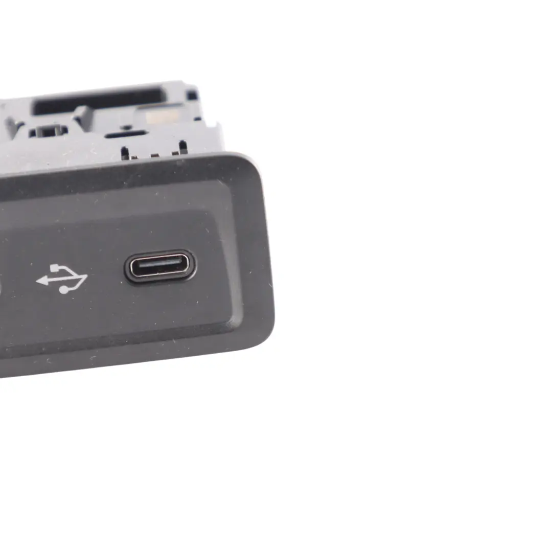 USB Port Type-C Socket Plug Input Connection to Mercedes W206 with Part number A2238204303 Mercedes W206 USB Port Type-C Socket Plug Input Connection - SKU A2238204303 - Part number A2238204303