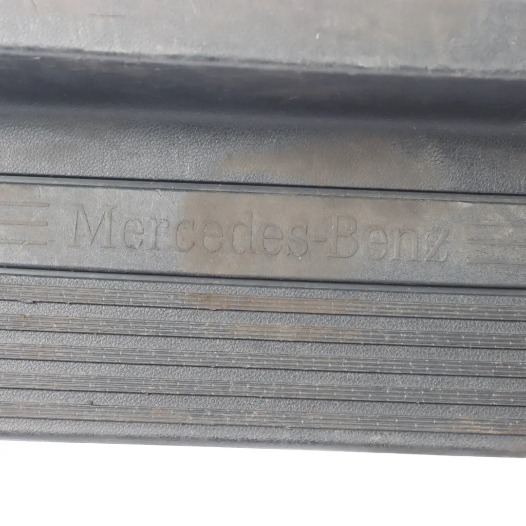 Garniture De Seuil De Porte Coulissante Droite pour Mercedes W447 à propos du numéro de pièce A4476802206 Mercedes W447 Garniture De Seuil De Porte Coulissante Droite - SKU A4476802206 - Numéro de pièce A4476802206