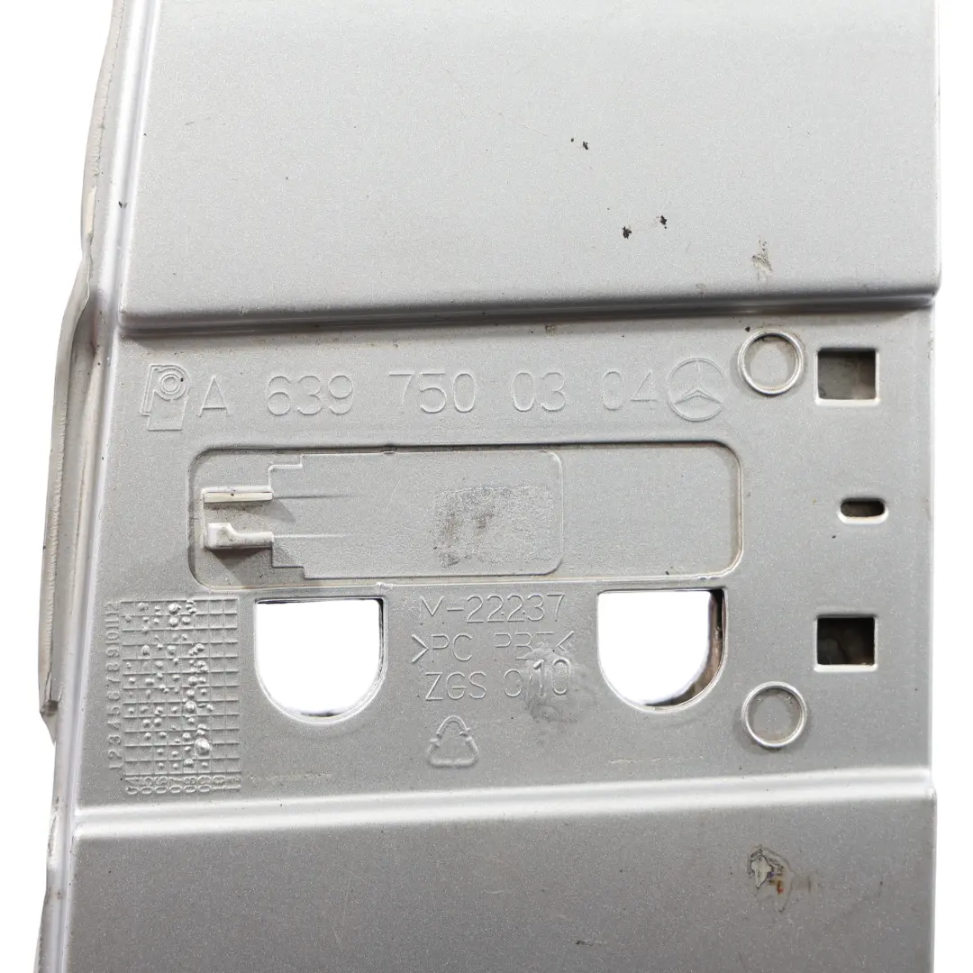 Mercedes Vito W639 Kraftstofftankklappe Abdeckung Brillant Silber A6397540034 - SKU A6397500304-BRS1 - Teilenummer A6397500304