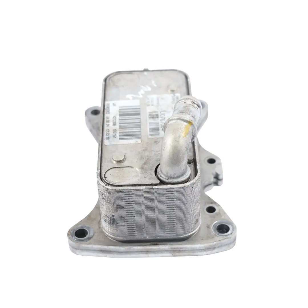 OM651 Wärmetauscher Motorölkühler Diesel 2.2 für Mercedes W213 mit Teilenummer A6511800865 Mercedes W213 OM651 Wärmetauscher Motorölkühler Diesel 2.2 - SKU A6511800865 - Teilenummer A6511800865