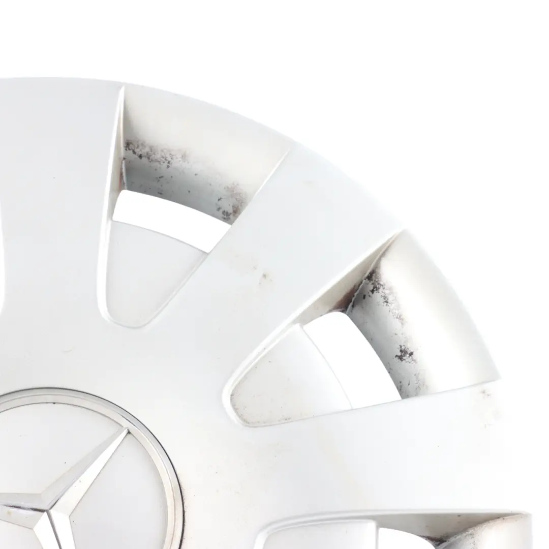 Koło Osłona Koła Srebrny 16'' do Mercedes W906 o numerze A9064000525 Mercedes W906 Koło Osłona Koła Srebrny 16'' - SKU A9064000525 - Numer Części A9064000525