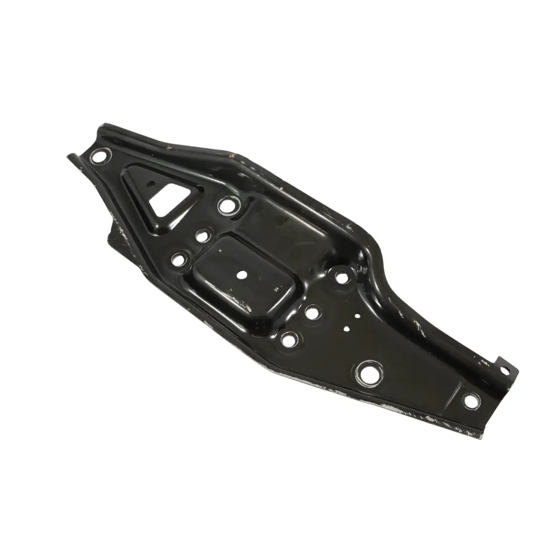 W907 Supporto Sottotelaio Anteriore Inferiore Sinistro per Mercedes Sprinter con numero di parte A9076220700 Mercedes Sprinter W907 Supporto Sottotelaio Anteriore Inferiore Sinistro - SKU A9076220700 - Numero di parte A9076220700