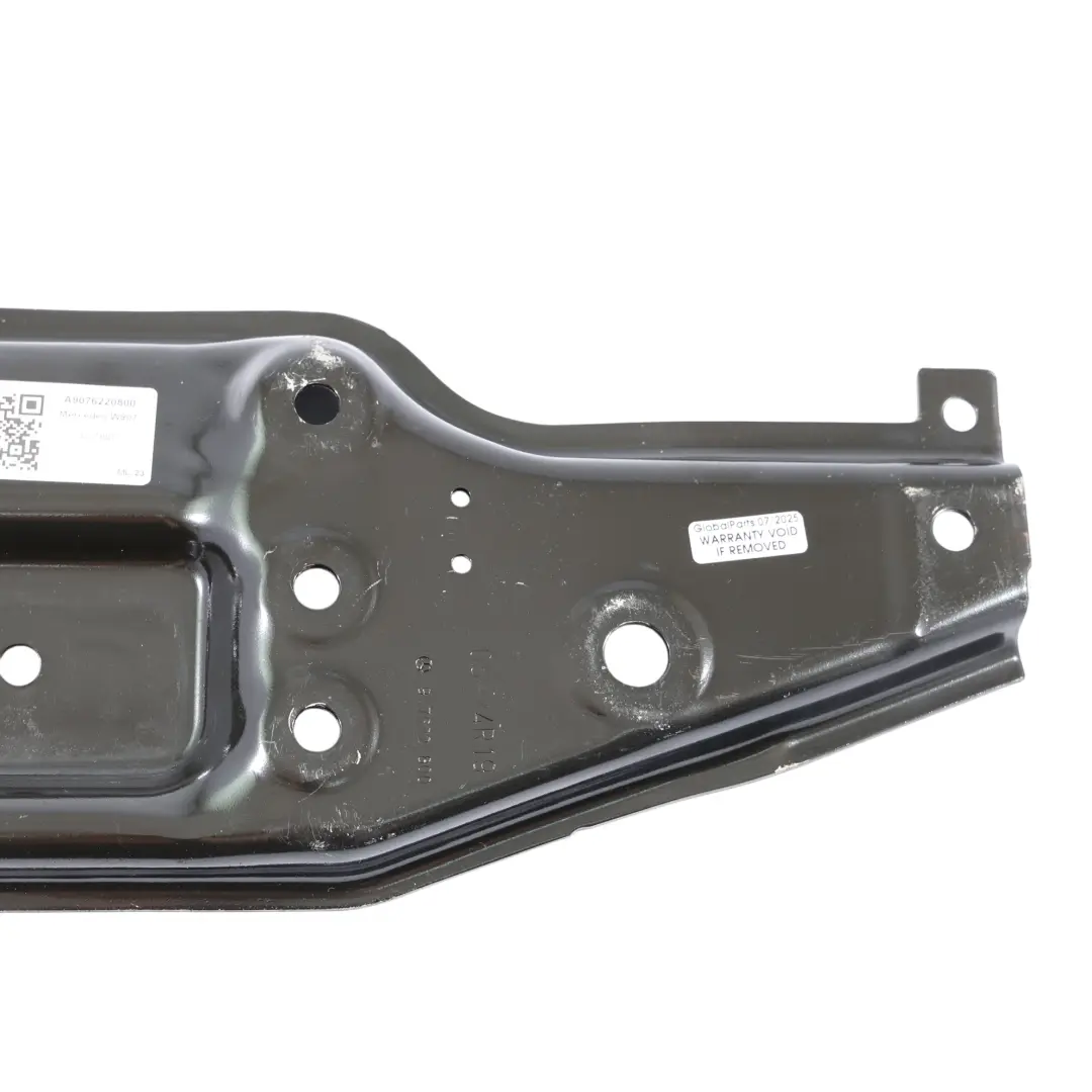 W907 Supporto Sottotelaio Anteriore Inferiore Destro per Mercedes Sprinter con numero di parte A9076220800 Mercedes Sprinter W907 Supporto Sottotelaio Anteriore Inferiore Destro - SKU A9076220800 - Numero di parte A9076220800