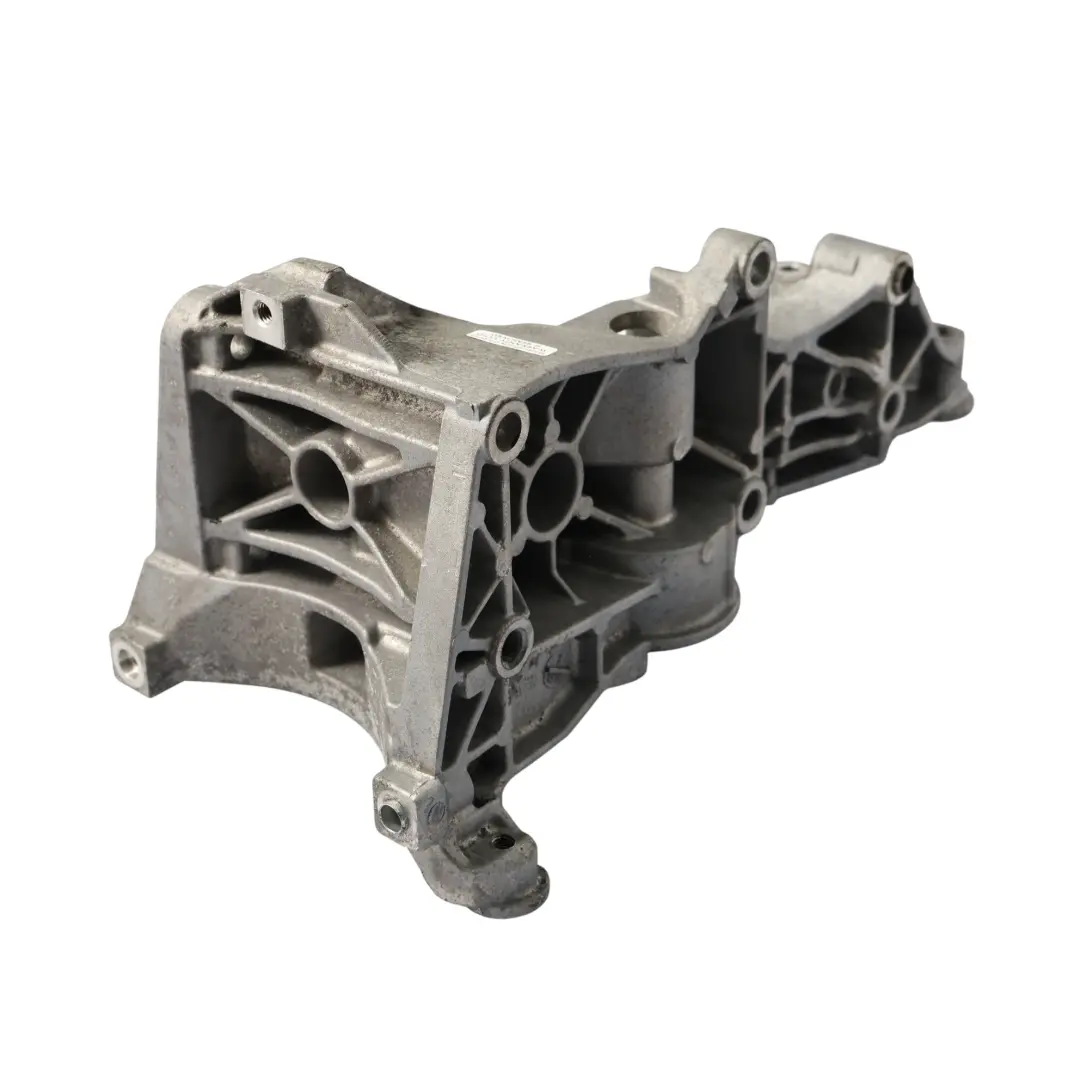 Audi A4 B7 1.9 TDI Wspornik Mocowanie Łapa Alternatora 03G903143D - SKU 03G903139D - Numer Części 03G903139D