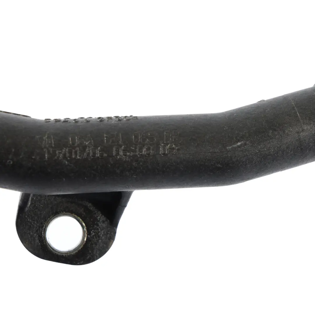 Audi A3 8P Tubo Acqua Refrigerante Linea Raffreddamento 1.6 Benzina - SKU 06A121065CB - Numero di parte 06A121065CB
