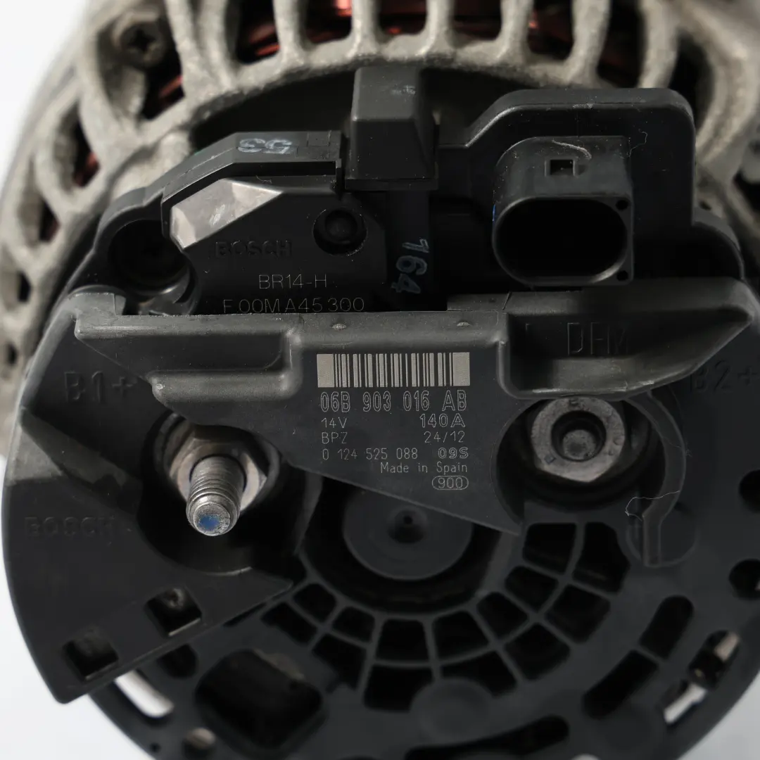 Audi A4 B7 Benzyna Alternator 14V 140A - SKU 06B903016AB - Numer Części 06B903016AB