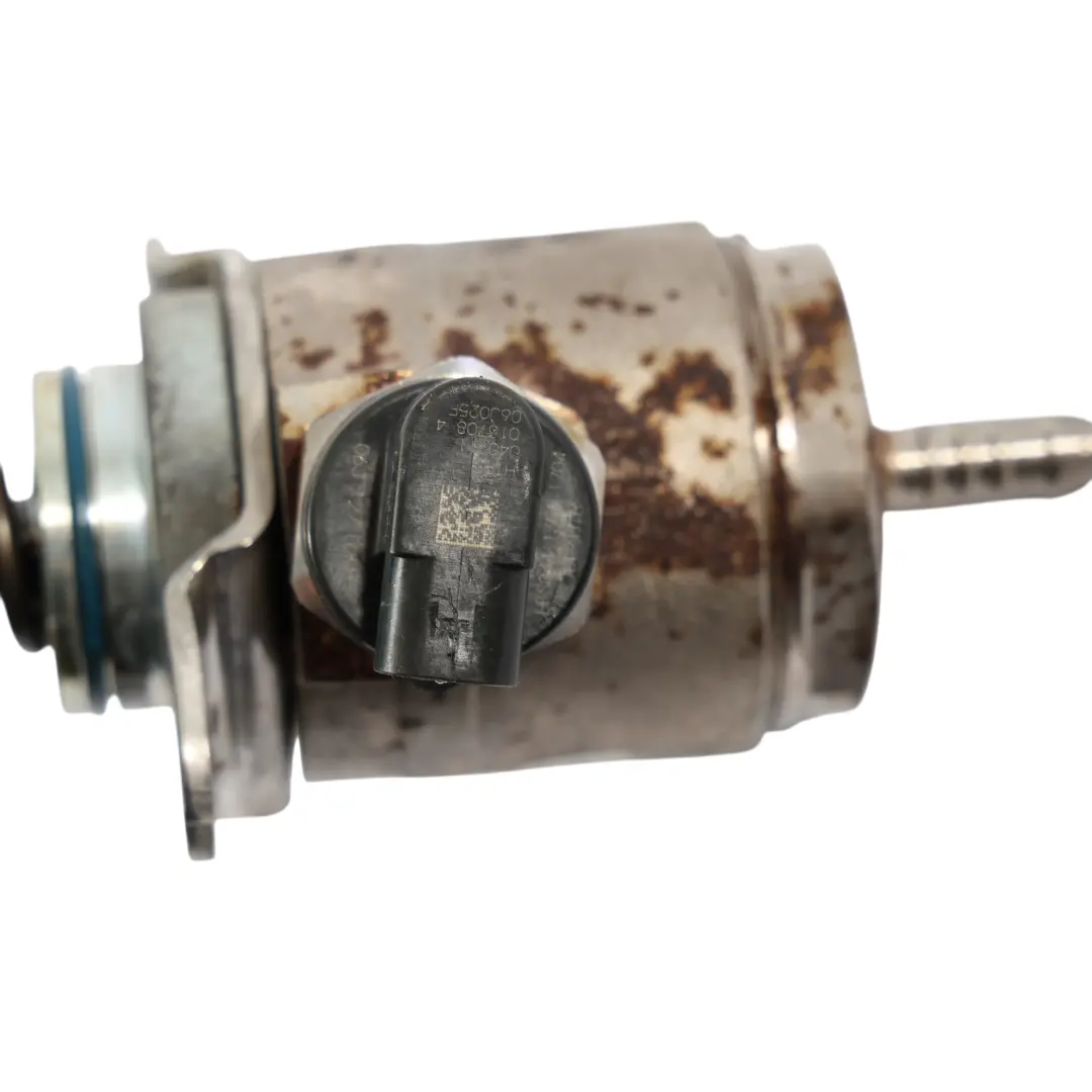 Kraftstoffhochdruck Pumpe 2.0 TFSI CDNC für Audi A4 B8 A5 8T mit Teilenummer 06J127025F Audi A4 B8 A5 8T Kraftstoffhochdruck Pumpe 2.0 TFSI CDNC - SKU 06J127025F - Teilenummer 06J127025F