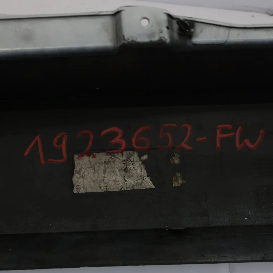 Zderzak Tylny Frozen White Biały - Z2 do Ford Transit Connect o numerze 1923652 Ford Transit Connect Zderzak Tylny Frozen White Biały - Z2 - SKU 1923652-FW - Numer Części 1923652