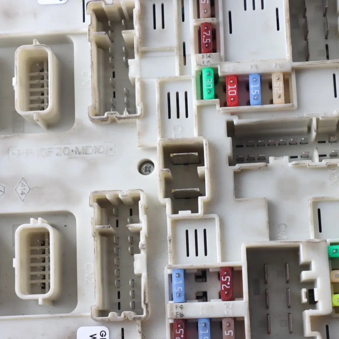 Fuse Box Module Unit to Mercedes Citan W415 109 CDI with Part number 284B83788R Mercedes Citan W415 109 CDI Fuse Box Module Unit - SKU 284B63788R - Part number 284B83788R