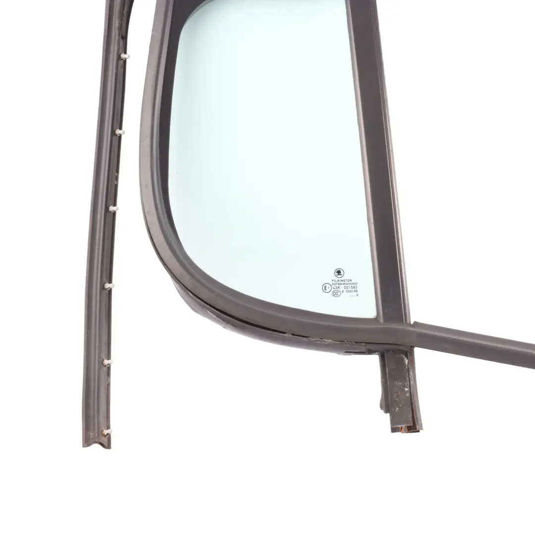 Guarnizione Guida Finestrino Destra Porta Posteriore per Skoda Fabia 5J con numero di parte 5J6845209AG Skoda Fabia 5J Guarnizione Guida Finestrino Destra Porta Posteriore - SKU 5J6845210AG - Numero di parte 5J6845209AG